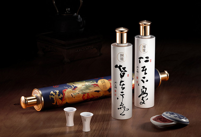 国馆酒-龙纹卷轴 : 国馆·文化中国,龙纹卷轴产品实拍图。
